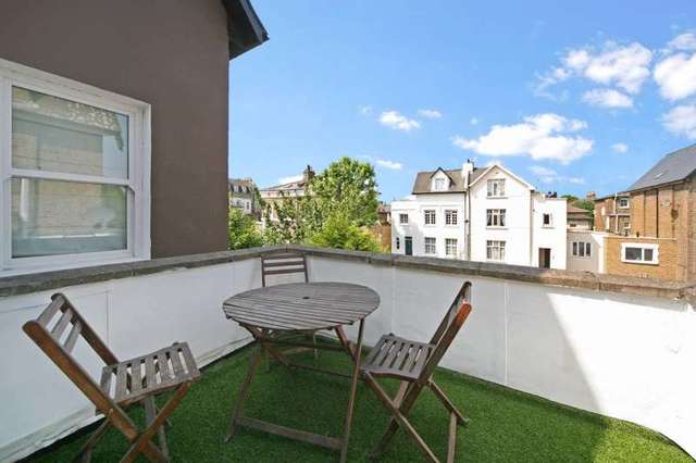  Image of 1 bedroom Ground Flat to rent in Godolphin Road London W12 at Godolphin Road  London, W12 8JE