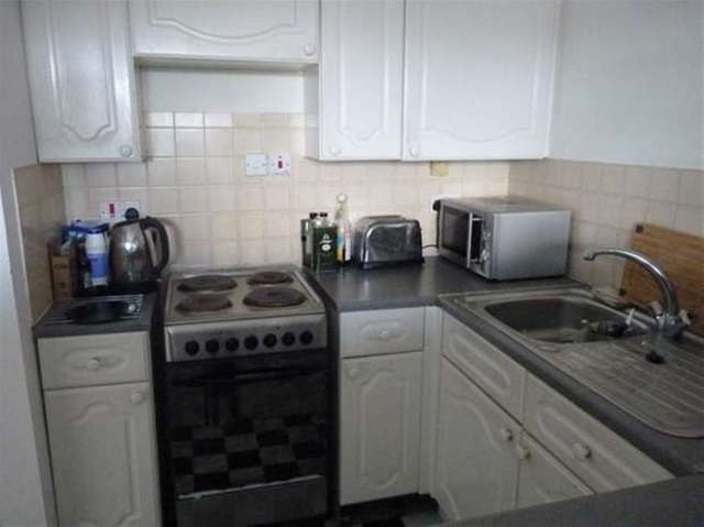  Image of 1 bedroom Flat to rent in Goodwin Close London SE16 at Bermondsey, SE16 3TL