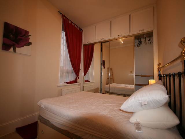  Image of 1 bedroom Flat to rent in Great Western Place Aberdeen AB10 at West End Aberdeen Aberdeen, AB10 6QN