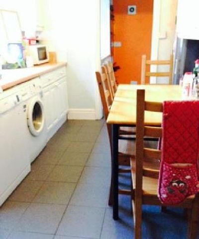  Image of 6 bedroom House Share to rent in Gregory Avenue Lenton Nottingham NG7 at Lenton Nottinghamshire Lenton, NG7 2EQ