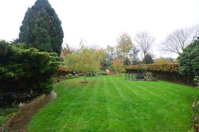  Image of 4 bedroom Bungalow for sale in Gresham Avenue Hartley Longfield DA3 at Hartley Longfield Longfield, DA3 7BT