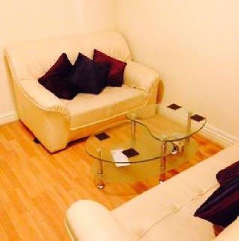 Image of 5 bedroom House Share to rent in Harlaxton Drive Nottingham NG7 at Lenton Nottinghamshire Lenton, NG7 1JE