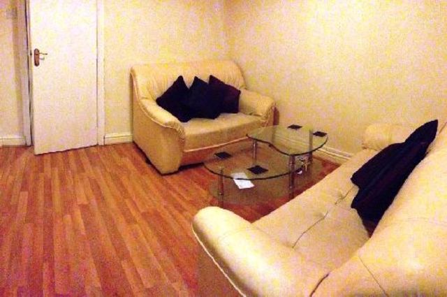  Image of 5 bedroom House Share to rent in Harlaxton Drive Nottingham NG7 at Lenton Nottinghamshire Lenton, NG7 1JE