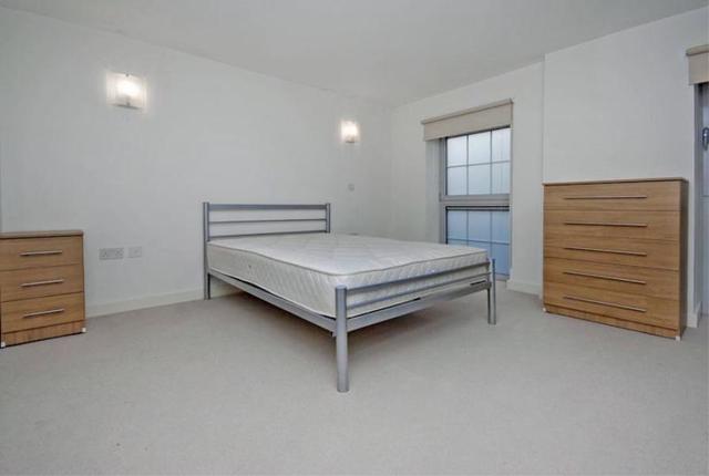  Image of 2 bedroom Apartment to rent in Piano Lane Carysfort Road London N16 at London, N16 9BL