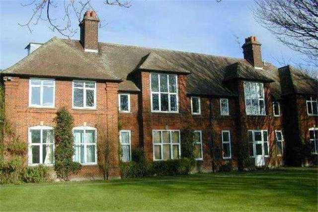  Image of 1 bedroom Flat to rent in Harvey Goodwin Gardens Cambridge CB4 at Chesterton, CB4 3EZ