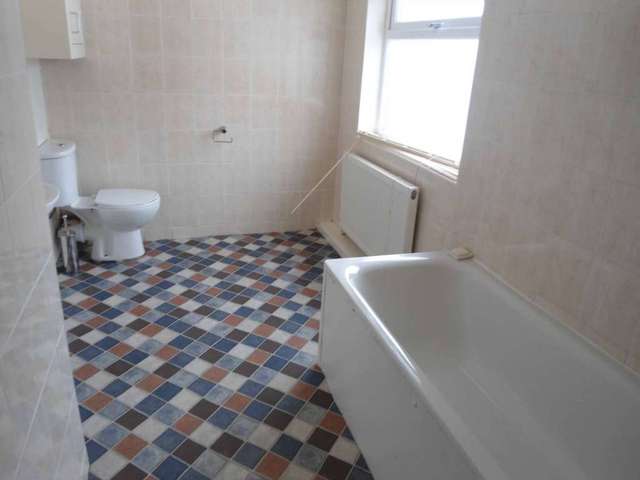  Image of 2 bedroom Flat to rent in Hawthorn Road Kingstanding Birmingham B44 at Hawthorne Road Kingstanding Birmingham, B44 8PX