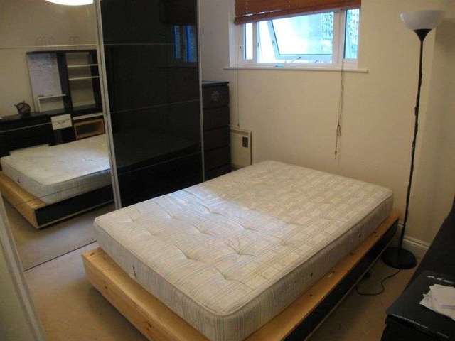  Image of 3 bedroom Flat to rent in Hayfield Passage London E1 at Stepney Green London Stepney Green, E1 3LQ