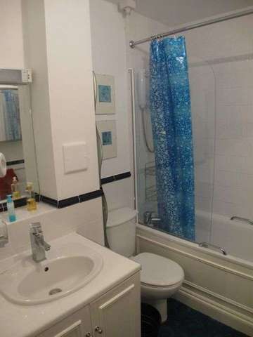  Image of 3 bedroom Flat to rent in Hayfield Passage London E1 at Stepney Green London Stepney Green, E1 3LQ