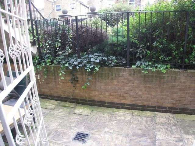  Image of 3 bedroom Flat to rent in Hayfield Passage London E1 at Stepney Green London Stepney Green, E1 3LQ