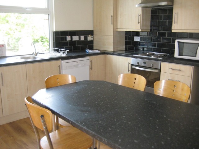  Image of 6 bedroom Terraced house to rent in Headingley Mount Headingley Leeds LS6 at Headingley Mount  HEADINGLEY, LS6 3EL