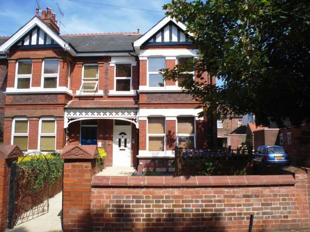 Image of 1 bedroom Flat to rent in Heene Road Worthing BN11 at Heene Road  Worthing, BN11 4PA