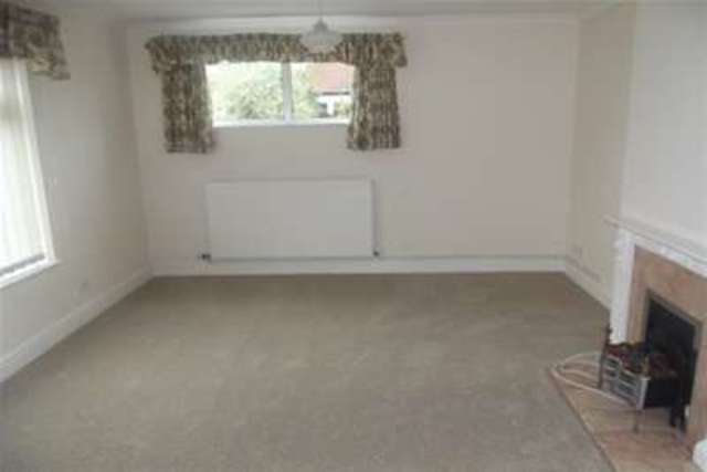  Image of 2 bedroom Maisonette to rent in High Road East Old Felixstowe Felixstowe IP11 at Felixstowe, IP11 9JS