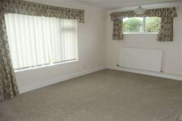  Image of 2 bedroom Maisonette to rent in High Road East Old Felixstowe Felixstowe IP11 at Felixstowe, IP11 9JS