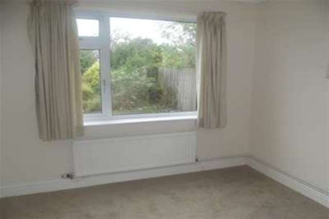  Image of 2 bedroom Maisonette to rent in High Road East Old Felixstowe Felixstowe IP11 at Felixstowe, IP11 9JS