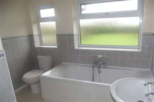 Image of 2 bedroom Maisonette to rent in High Road East Old Felixstowe Felixstowe IP11 at Felixstowe, IP11 9JS