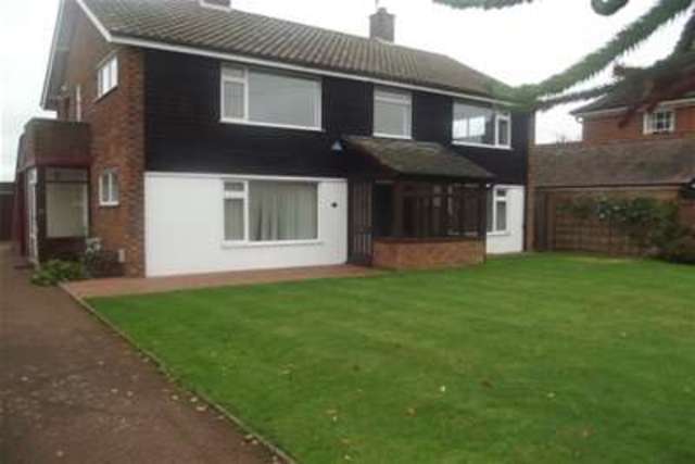 Image of 2 bedroom Maisonette to rent in High Road East Old Felixstowe Felixstowe IP11 at Felixstowe, IP11 9JS