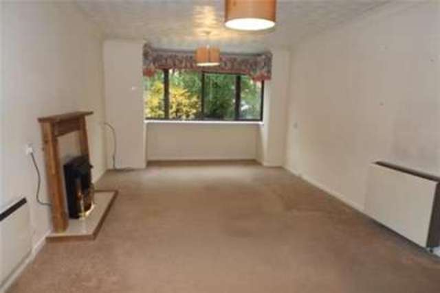  Image of 1 bedroom Flat to rent in High Road London E18 at London, E18 2PD
