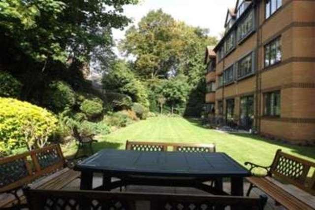  Image of 1 bedroom Flat to rent in High Road London E18 at London, E18 2PD