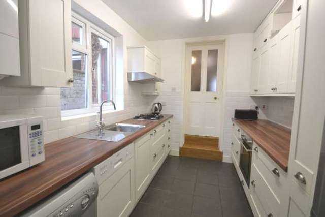  Image of 4 bedroom Terraced house to rent in Highgrove Street Reading RG1 at Highgrove Street  Reading, RG1 5EJ