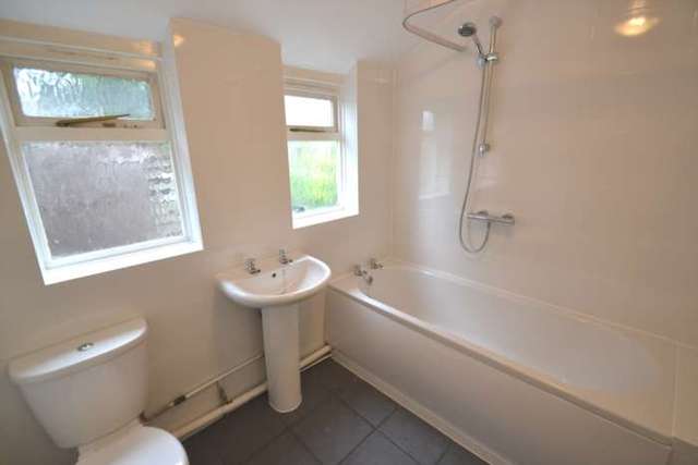  Image of 4 bedroom Terraced house to rent in Highgrove Street Reading RG1 at Highgrove Street  Reading, RG1 5EJ