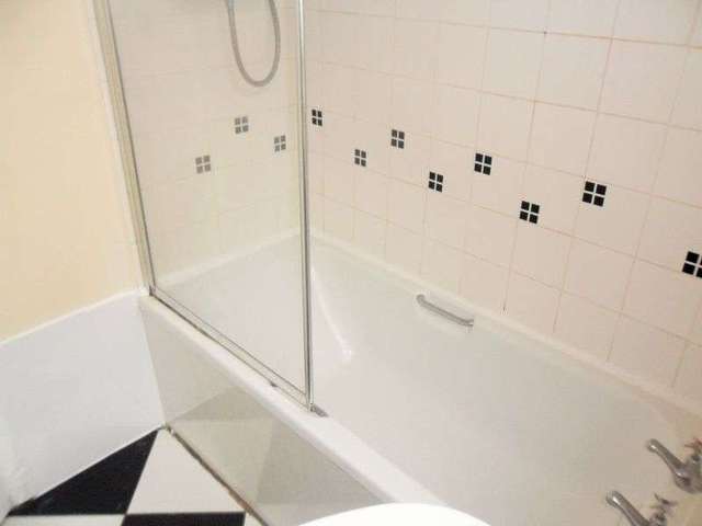  Image of 2 bedroom Flat to rent in Holly Avenue Wallsend NE28 at Holly Avenue  Wallsend, NE28 6PL