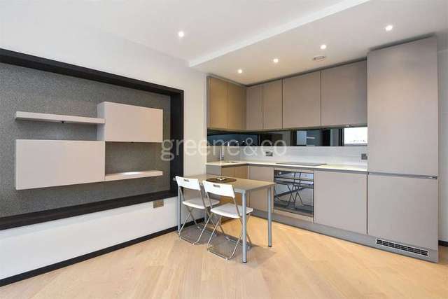  Image of 2 bedroom Flat to rent in Holmes Road London NW5 at Kentish Town London Gospel Oak, NW5 3AN