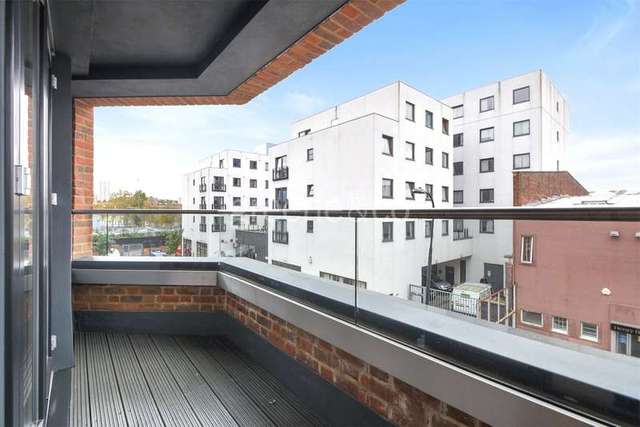  Image of 2 bedroom Flat to rent in Holmes Road London NW5 at Kentish Town London Gospel Oak, NW5 3AN