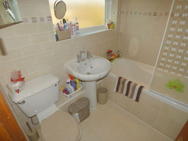  Image of 3 bedroom Terraced house to rent in Juniper Avenue Matson Gloucester GL4 at Juniper Avenue Matson Gloucester, GL4 6AW