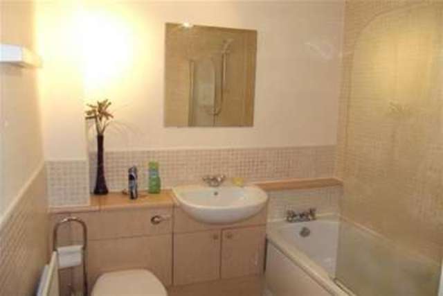 Image of 2 bedroom Flat to rent in Kelvinhaugh Street Glasgow G3 at Glasgow, G3 8PW