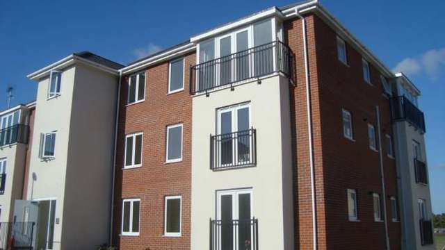  Image of 2 bedroom Apartment to rent in Regis Park Road Earley Reading RG6 at Regis Park Road  Reading, RG6 7AE
