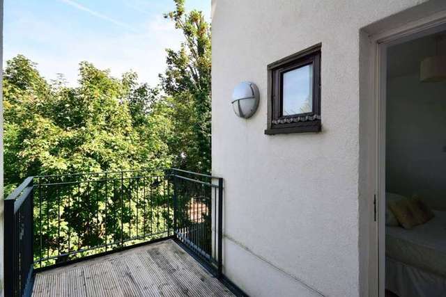  Image of 2 bedroom Flat to rent in Aitman Drive Kew Bridge Road Brentford TW8 at Chiswick TW8 0ES Chiswick, TW8 0ES