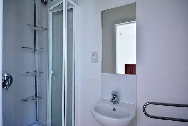  Image of 2 bedroom Flat to rent in Aitman Drive Kew Bridge Road Brentford TW8 at Chiswick TW8 0ES Chiswick, TW8 0ES