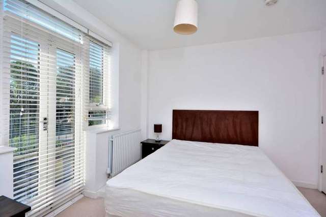  Image of 2 bedroom Flat to rent in Aitman Drive Kew Bridge Road Brentford TW8 at Chiswick TW8 0ES Chiswick, TW8 0ES