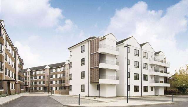 Image of 1 bedroom Flat to rent in Stile Hall Parade London W4 at Chiswick W4 3AG Chiswick, W4 3AG