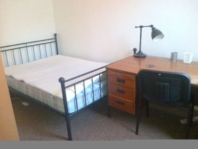  Image of 5 bedroom House Share to rent in Kimbolton Avenue Nottingham NG7 at Lenton Nottinghamshire Lenton, NG7 1PT
