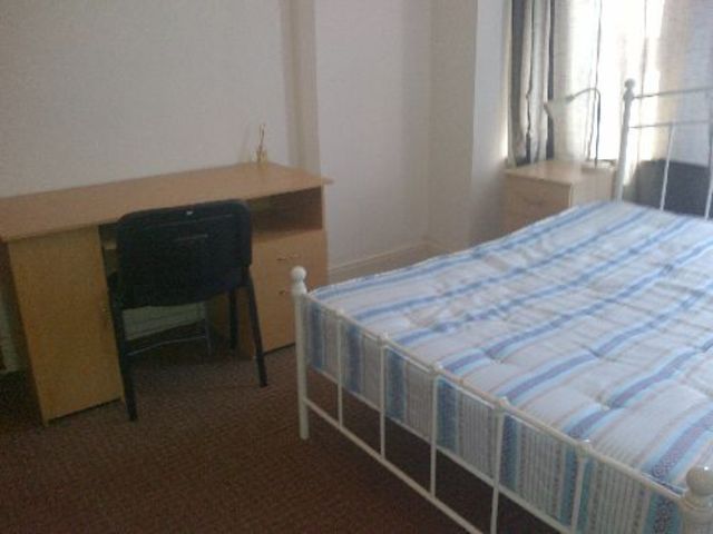  Image of 5 bedroom House Share to rent in Kimbolton Avenue Nottingham NG7 at Lenton Nottinghamshire Lenton, NG7 1PT