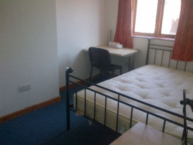  Image of 5 bedroom House Share to rent in Kimbolton Avenue Nottingham NG7 at Lenton Nottinghamshire Lenton, NG7 1PT