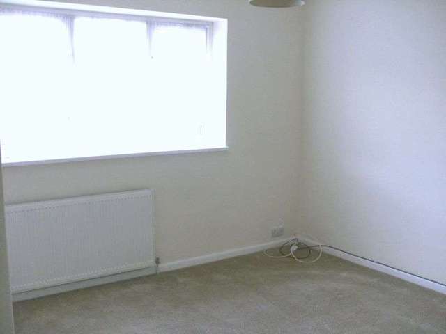  Image of 3 bedroom Semi-Detached house to rent in Knight Road Tonbridge TN10 at Knight Road  Tonbridge, TN10 4AL