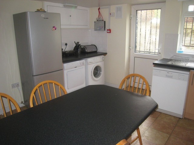  Image of 6 bedroom Terraced house to rent in Langdale Terrace Headingley Leeds LS6 at Langdale Terrace  HEADINGLEY, LS6 3DY