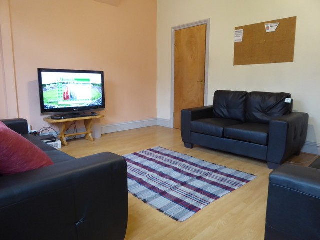 Image of 6 bedroom Terraced house to rent in Langdale Terrace Headingley Leeds LS6 at Langdale Terrace  HEADINGLEY, LS6 3DY