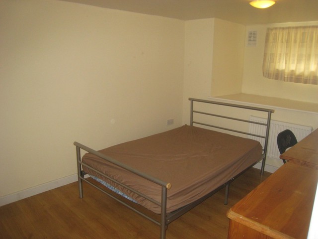  Image of 6 bedroom Terraced house to rent in Langdale Terrace Headingley Leeds LS6 at Langdale Terrace  HEADINGLEY, LS6 3DY