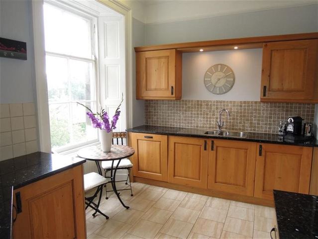  Image of 2 bedroom Flat to rent in Lansdowne Crescent Edinburgh EH12 at West End Edinburgh Edinburgh, EH12 5EQ
