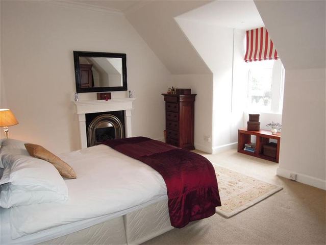  Image of 2 bedroom Flat to rent in Lansdowne Crescent Edinburgh EH12 at West End Edinburgh Edinburgh, EH12 5EQ