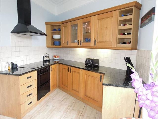  Image of 2 bedroom Flat to rent in Lansdowne Crescent Edinburgh EH12 at West End Edinburgh Edinburgh, EH12 5EQ