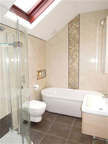  Image of 2 bedroom Flat to rent in Lansdowne Crescent Edinburgh EH12 at West End Edinburgh Edinburgh, EH12 5EQ