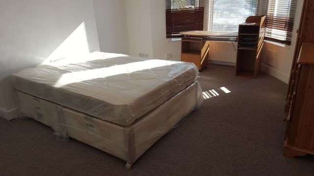  Image of Flat to rent in Lausanne Road London N8 at Lausanne Road  London, N8 0HL