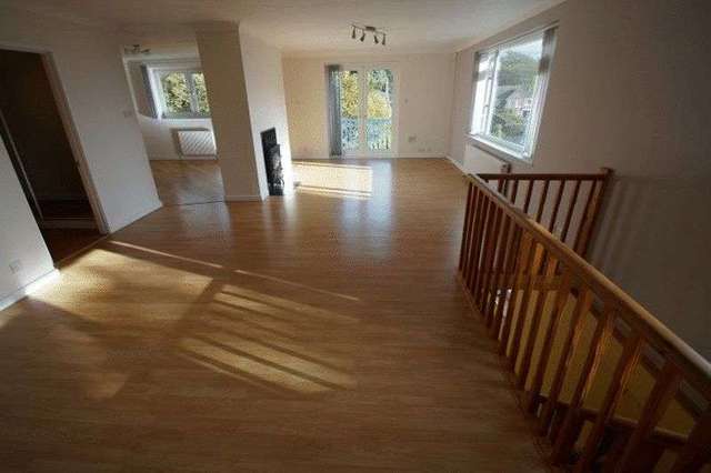  Image of 4 bedroom Detached house to rent in Leewood Road Weston-super-Mare BS23 at Leewood Road  Weston-Super-Mare, BS23 2PA