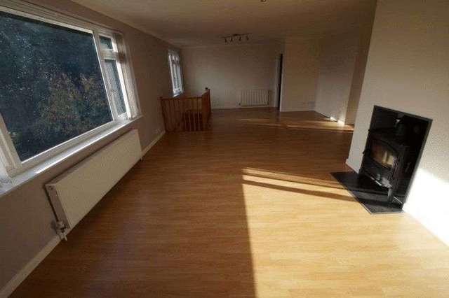  Image of 4 bedroom Detached house to rent in Leewood Road Weston-super-Mare BS23 at Leewood Road  Weston-Super-Mare, BS23 2PA