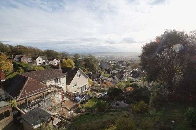  Image of 4 bedroom Detached house to rent in Leewood Road Weston-super-Mare BS23 at Leewood Road  Weston-Super-Mare, BS23 2PA