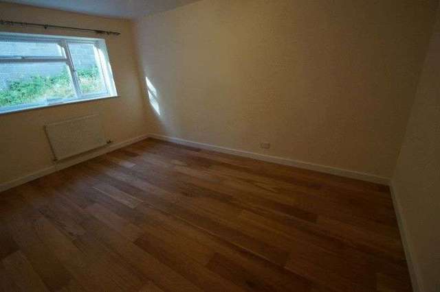  Image of 4 bedroom Detached house to rent in Leewood Road Weston-super-Mare BS23 at Leewood Road  Weston-Super-Mare, BS23 2PA